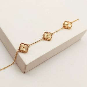 دستبند ونکلیف طلایی