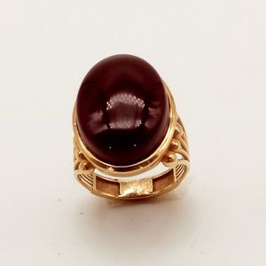 انگشتر نگین دار