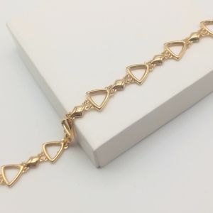 دستبند مثلثی