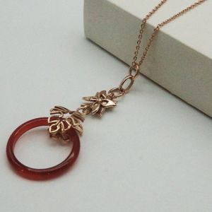 گردنبند برگ و یاقوت