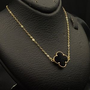 خرید انلاین گردنبند ونکلیف مشکی