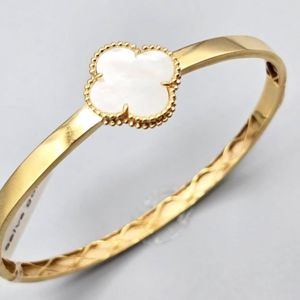 بنگل ونکلیف سنگ سفید